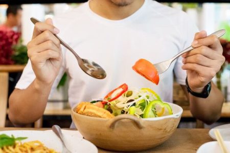 پرهیز از کدام موادغذایی سلامت مردان را افزایش می‌دهد؟