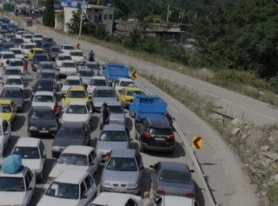 ترافیک در جاده های مازندران سنگین است   