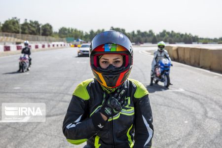 برگزاری مسابقات موتورکراس بانوان در پیست آزادی تهران